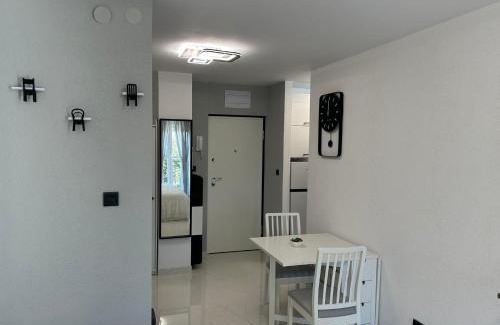 Split Apartment | Cloud9