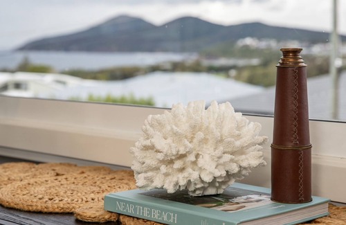 Forster House | Cloudcatcher atop Bennets Head.