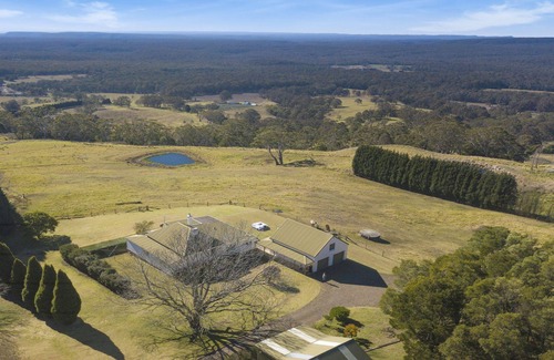Mittagong House | Cloudhill - SPECIAL OFFER-pay for 2 nights, 3rd 1/2 price!