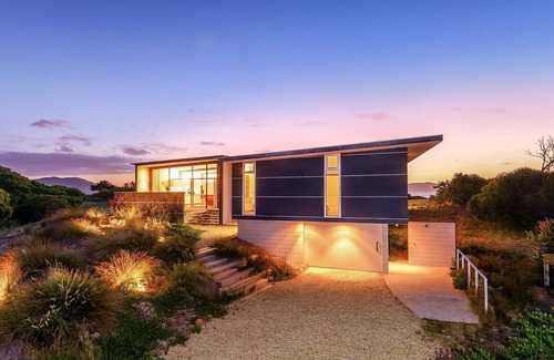 South Bruny House | Cloudy Bay Beach House ~ breathtaking location!