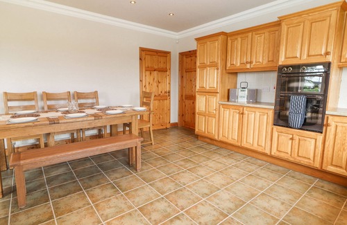 Kilrush Cottage | CLOUGHOGE HOUSE, character holiday cottage in Kilrush, County Clare