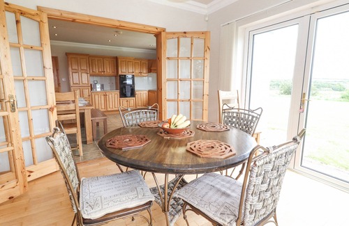 Kilrush Cottage | CLOUGHOGE HOUSE, character holiday cottage in Kilrush, County Clare