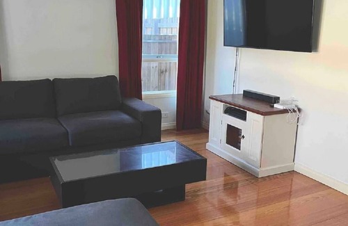 Heathcote Cottage | Clouston Cottage: Pet Friendly 3 BR & Pool