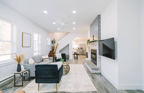 Lanesville House | Clove Haus: hot tub, fire pit & creekside home with amazing views!
