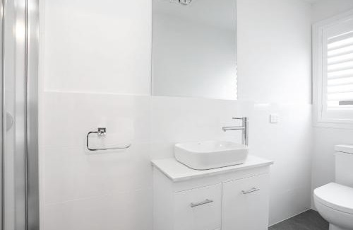 St. Georges Basin House | Clovelly - Book 3 nights, pay for 2!