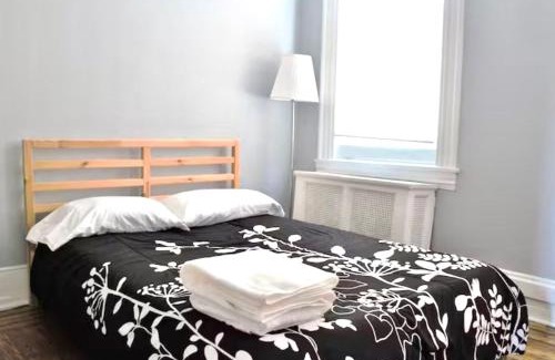 Point Breeze Apartment | Clover 2900 - Apartment and Rooms with Private Bathroom near Washington Ave South Philly