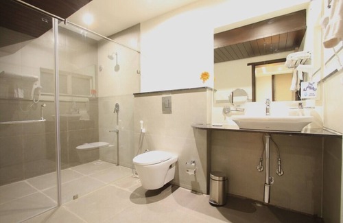 Anekal Hotel | Clover A Rivido Hotel Jigani