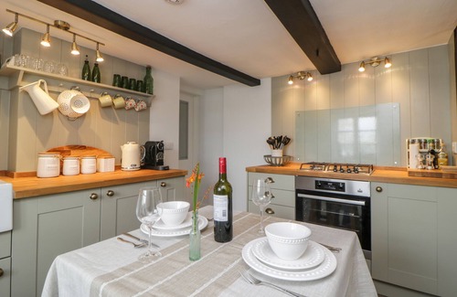 Turnchapel Cottage | CLOVER COTTAGE, pet friendly, character holiday cottage in Hooe