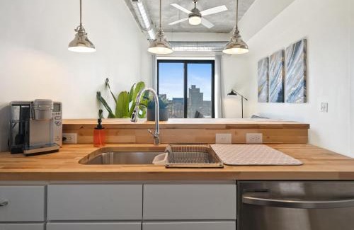 Northeast South Bend Apartment | Clover Luxury High-Rise DownTown South Bend