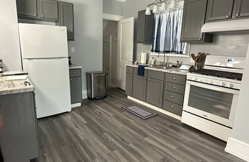 Northeast South Bend House | Clover Manor - Walk to ND!