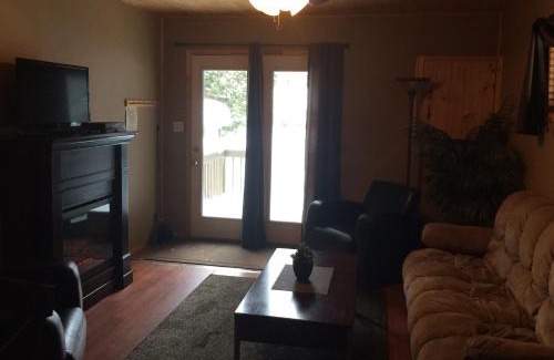 Algonquin Highlands House | Cloverleaf Cottages