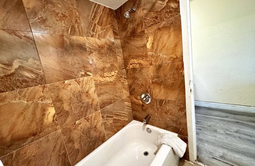 South Richmond Hotel | Cloverleaf Motel By Belvilla Richmond Near Turnpike