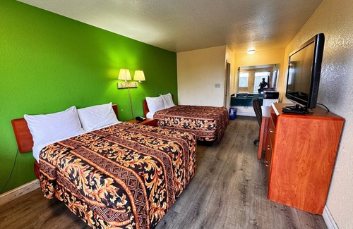 South Richmond Hotel | Cloverleaf Motel By Belvilla Richmond Near Turnpike