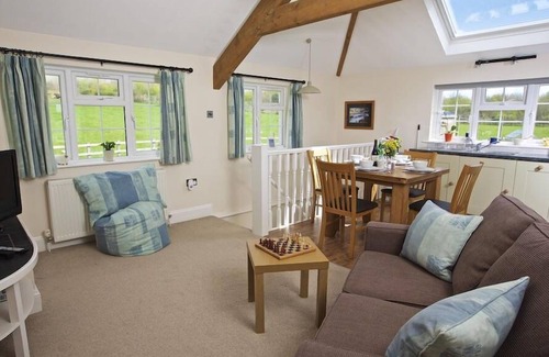 Kingsbridge Cottage | CLOVERWELL, pet friendly, with a garden in Woodleigh
