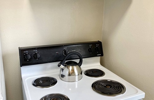 Midtown House | [CLR 04] Newest Studio in Midtown OKC