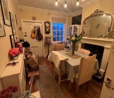 London Borough of Hounslow House | Cluaine Meala cottage