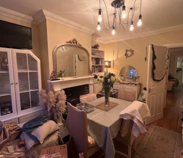 London Borough of Hounslow House | Cluaine Meala cottage