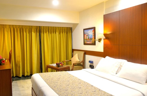 Chembur East Hotel | Club Emerald