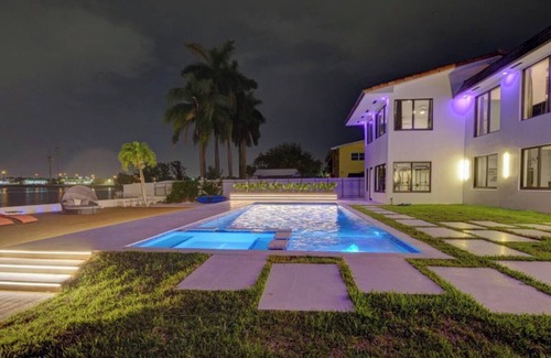 Seybold House | Club House 305 Mansion
