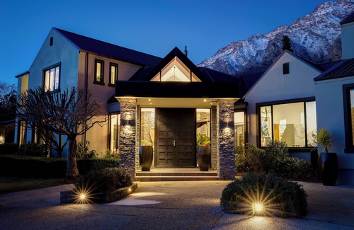 Kawarau Falls House | Club Moana at Oraka (pool, tennis court)
