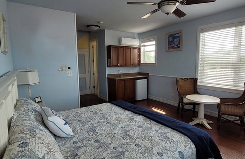 Salt Pond Cabin | Club Room 3 - Sunset Views Long Island Harbour Club