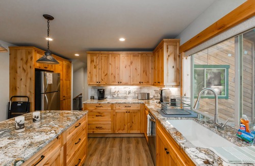 Truckee House | Clubhouse On Hole 10, Hot Tub, Sauna, GameRoom, Pool Table, Arcades, Walk To Hole 1 & Driving Range