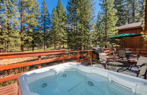 Truckee House | Clubhouse On Hole 10, Hot Tub, Sauna, GameRoom, Pool Table, Arcades, Walk To Hole 1 & Driving Range