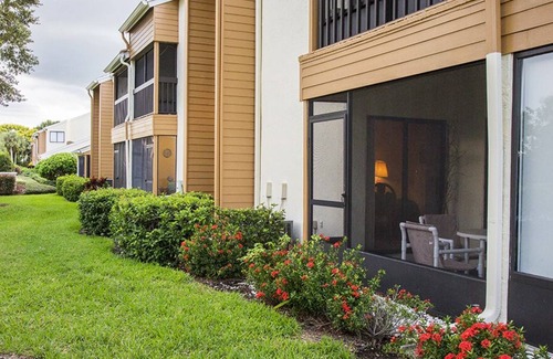 Ventura Condo | 🐬Clubview Country Club Condo w/ 18-hole Golf Course, picnic area, tennis courts & more!🐬