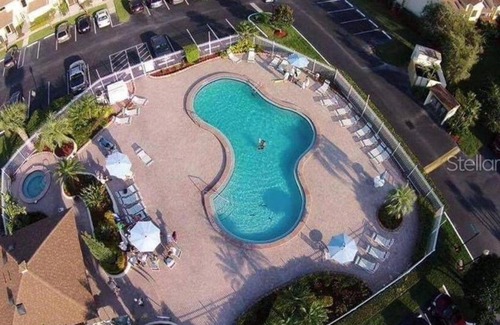 Ventura House | Clubview Country Club Condo