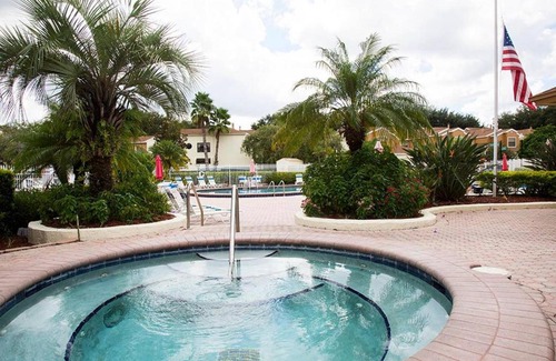 Ventura House | Clubview Country Club Condo