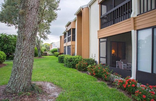 Ventura House | Clubview Country Club Condo