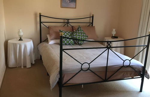 Clunes House | Clunes Cottages Clunes Victoria