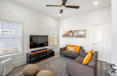 Greater East End House | Clutch City Super-Luxe at East Downtown