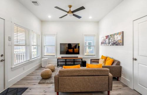 Greater East End House | Clutch City Super-Luxe at East Downtown