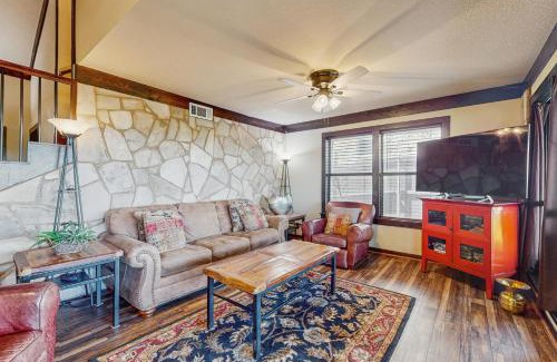 Gruene House | Clutter Falls Retreat - Main and Guesthouse