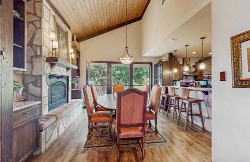 Gruene House | Clutter Falls Retreat - Main and Guesthouse