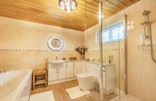 Pentrefelin Cottage | CLWYD 3, family friendly, character holiday cottage in Llandeilo