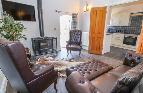 Trefnant House | CLWYD COTTAGE, pet friendly, luxury holiday cottage in St Asaph