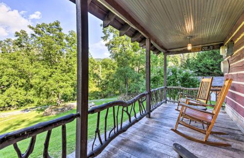 Clyde Apartment | Clyde Papa Bear Cabin, Near Smoky Mountains!