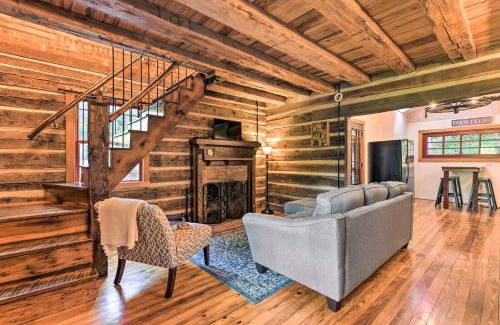 Clyde Apartment | Clyde Papa Bear Cabin, Near Smoky Mountains!