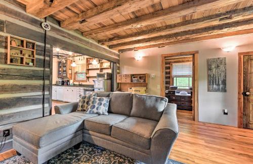 Clyde Apartment | Clyde Papa Bear Cabin, Near Smoky Mountains!