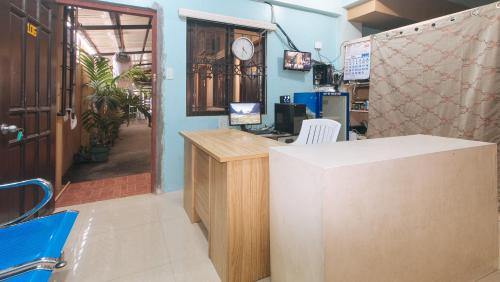 Cabatuan Hotel | CM Apartelle Iloilo International Airport by RedDoorz