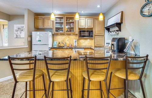 Colorado Springs Apartment | CO Springs Apartment in the Pines w/Treehouse!
