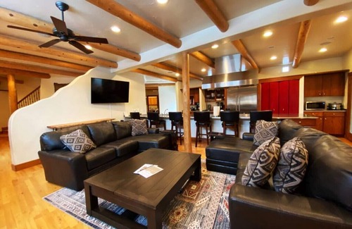West Colorado Springs House | CO02COSKW · Grand Hacienda✦ Best Home in Old Colorado Springs❣