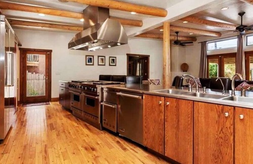 West Colorado Springs House | CO02COSKW · Grand Hacienda✦ Best Home in Old Colorado Springs❣