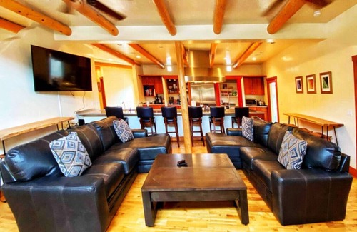 West Colorado Springs House | CO02COSKW · Grand Hacienda✦ Best Home in Old Colorado Springs❣