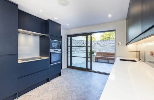 Bruce Grove Apartment | Coach House 3 Bedroom Apartment