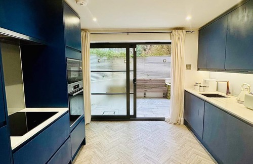 Bruce Grove Apartment | Coach House 3 Bedroom Apartment