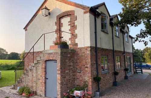 Cymau Cottage | Coach house apartment with balcony