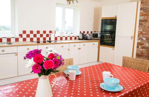 Ewhurst Green House | Coach House Barn